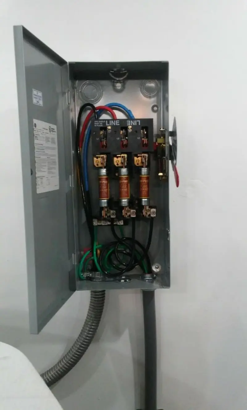 Three-phase disconnect switch installed for Smoke Detector Installation in Chipley